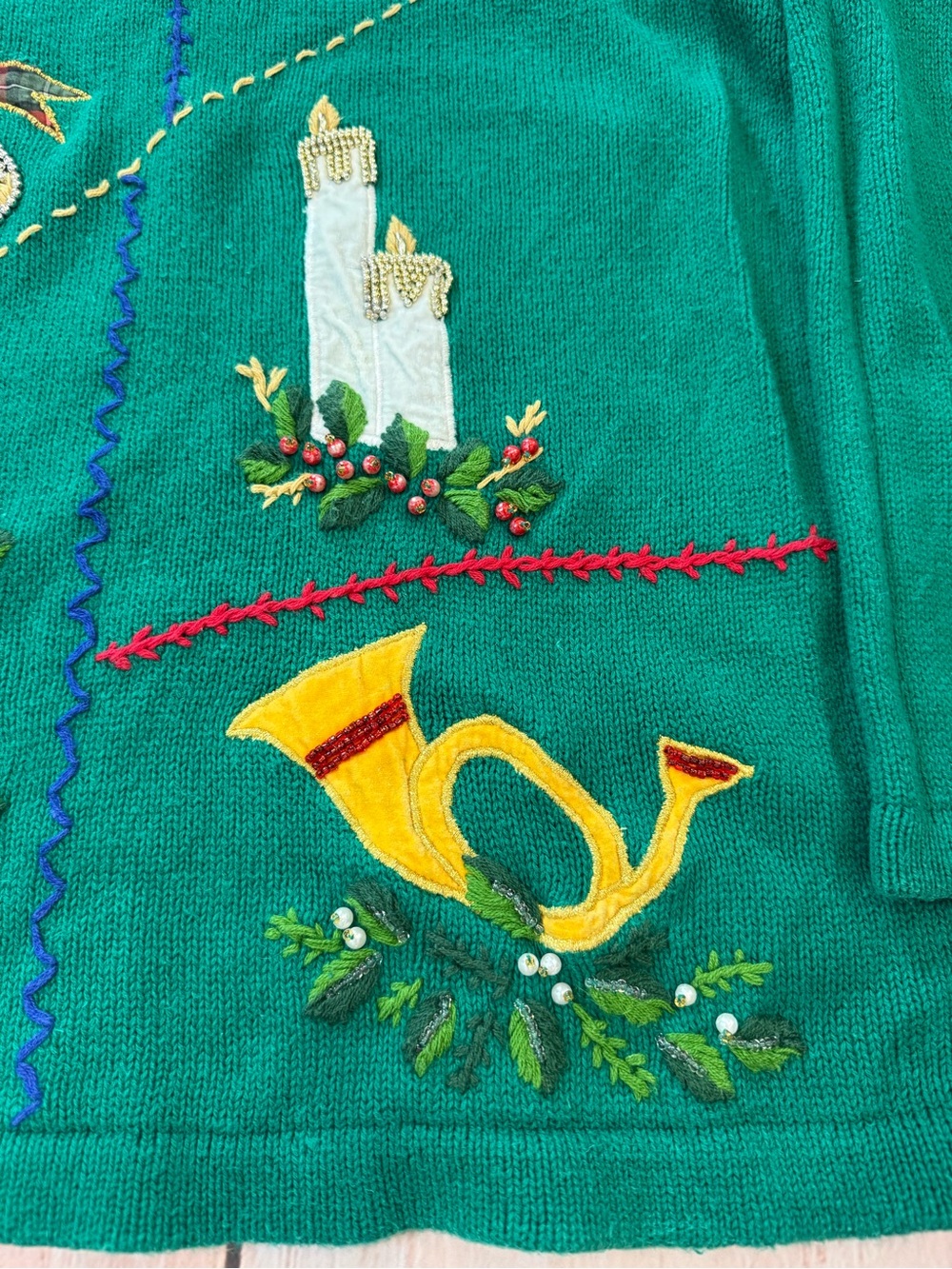 VINTAGE Victoria Jones L Green Red Poinsettia Christmas Pullover Beaded Sweater - Picture 2 of 8